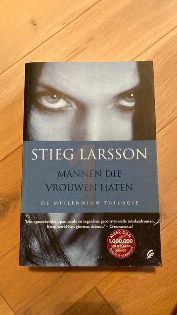 Stieg Larsson - Mannen die vrouwen haten beschikbaar voor biedingen