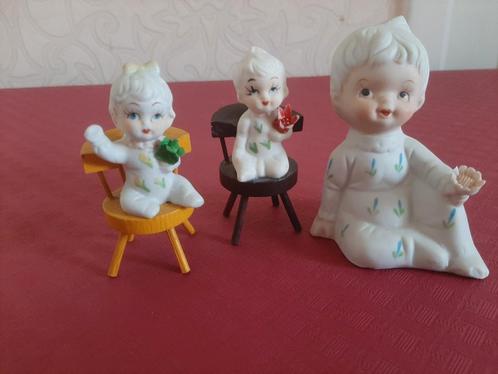 3 schattige vintage beeldjes – kindjes op stoeltjes, Verzamelen, Poppetjes en Figuurtjes, Zo goed als nieuw, Ophalen of Verzenden