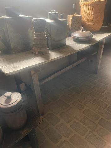 Houten slagerstafel beschikbaar voor biedingen