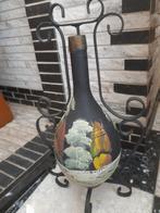 Oude vaas in metalen staander, Ophalen