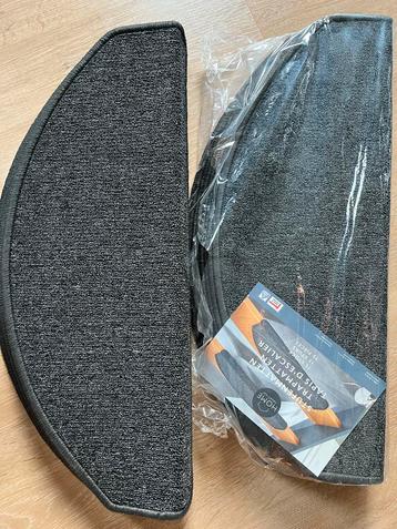 Trap matten nooit gebruikt  beschikbaar voor biedingen