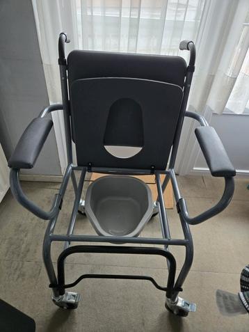 CHAISE PERCÉE avec roues er freins, Divers, Enlèvement, Comme neuf