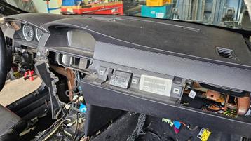 Dashboard zwart BMW 5 serie E60 E61 beschikbaar voor biedingen