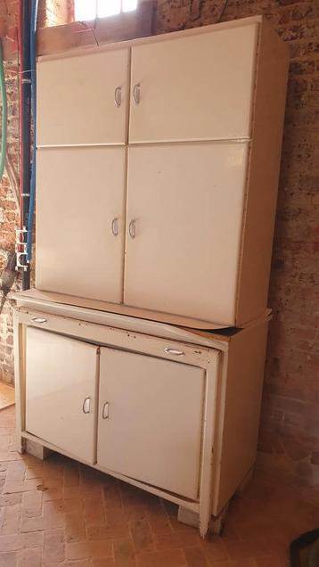Cubex keukenkast met uitschuifbare tafel beschikbaar voor biedingen