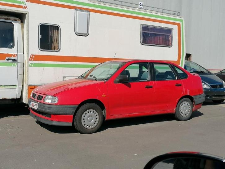 Seat Cordoba Benzine met schuifdak., Auto's, Oldtimers, Particulier, Te koop, Open dak, Radio, Startonderbreker, Seat, Benzine