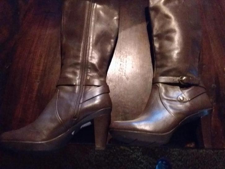 Hoge lederen laarzen taupe kleur maat 38- 39, Kleding | Dames, Schoenen, Nieuw, Hoge laarzen, Overige kleuren, Ophalen of Verzenden