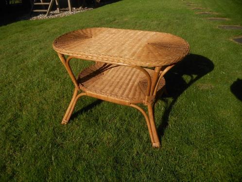 Rieten tafel - rotan met 2 verdiepingen (veranda,...) sf, Tuin en Terras, Bloembakken en Plantenbakken, Ophalen of Verzenden