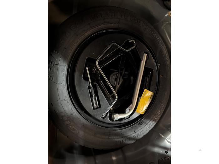 Krikset + reservewiel van een Fiat 500, Auto-onderdelen, Overige Auto-onderdelen, Fiat, Nieuw, 3 maanden garantie, Ophalen of Verzenden