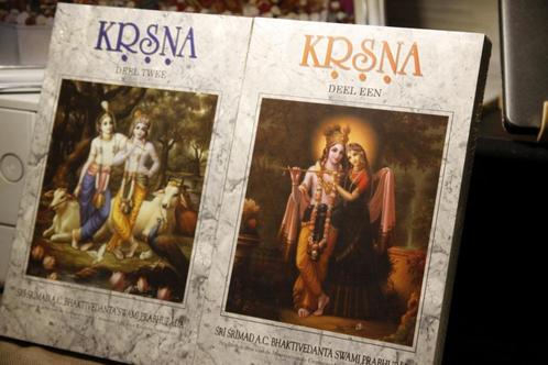 Krishna boek set (1+2) Dutch, Livres, Ésotérisme & Spiritualité, Neuf, Récit ou Roman, Spiritualité en général, Enlèvement ou Envoi