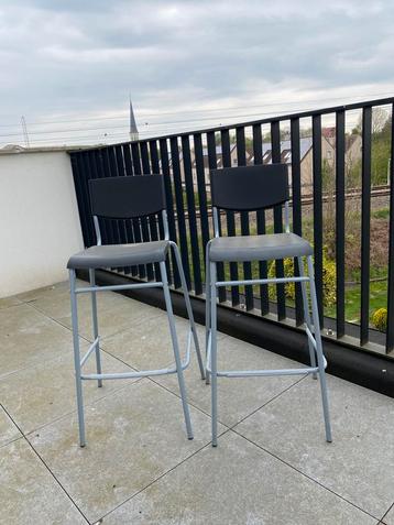 2 stoelen  beschikbaar voor biedingen
