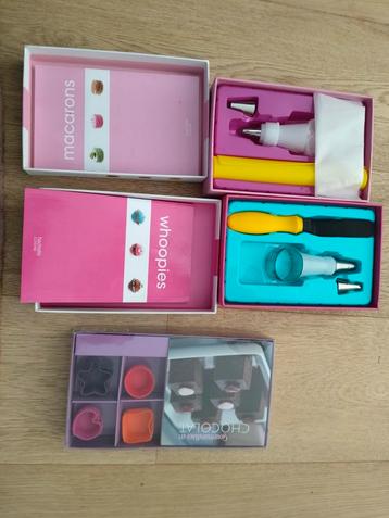 Set van 3 sets: chocoladevormpjes, macaronpakket, who-kit beschikbaar voor biedingen