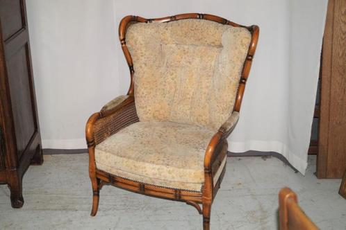 Grote antieke bamboe fauteuil zetel met stof bekleding, Antiek en Kunst, Antiek | Meubels | Stoelen en Sofa's, Ophalen