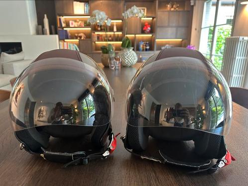 2 stijlvolle Vespa-helmen – maat M, Fietsen en Brommers, Brommerhelmen, Zo goed als nieuw, Ophalen