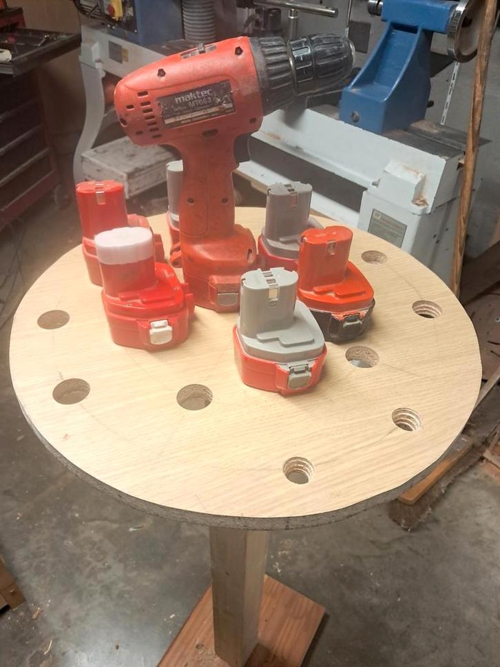 Verschillende schroefmachines en laders. Maktec (Makita), Bricolage & Construction, Outillage | Foreuses, Enlèvement