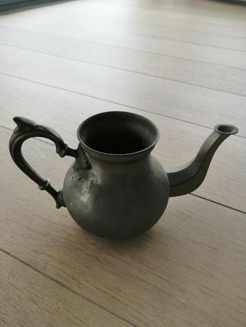 Tinnen theepot / koffiekan beschikbaar voor biedingen