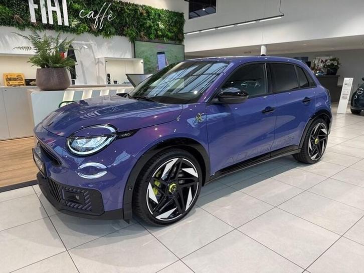 Abarth 600e Scorpionisimma electric 54kWh 280 pk [NIEUW], Auto's, Abarth, Elektrisch, Stadsauto, 5 deurs, Automaat, Overige kleuren