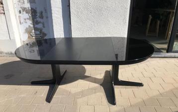 Thonet eettafel rond/ ovaal beschikbaar voor biedingen