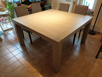 Table carrée en bois massif - 144 cm de côté