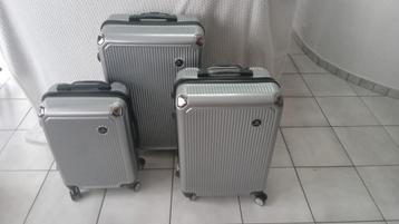 Lot de 3 valises neuf 85€ prix fixe