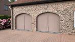 Twee meranti poorten met motor