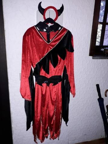 robe de diablesse beschikbaar voor biedingen