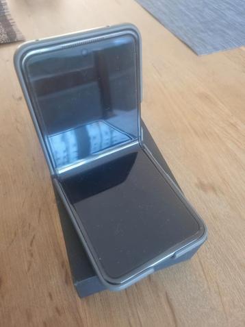 Motorola Razr 50 beschikbaar voor biedingen