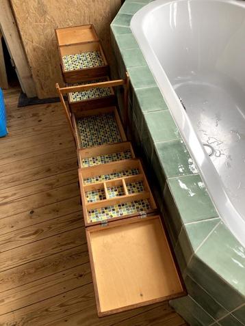 Retro naaikastje beschikbaar voor biedingen