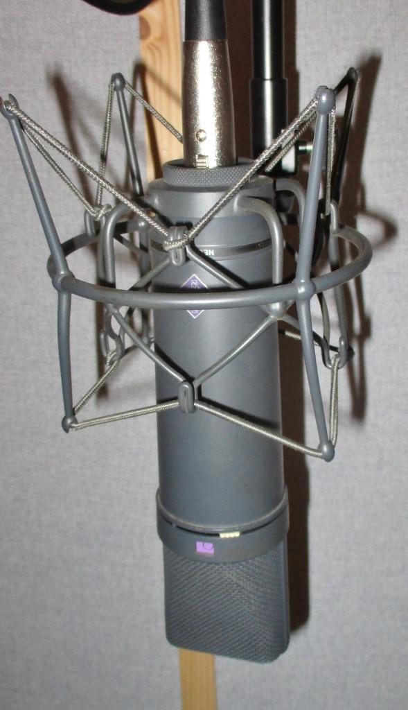 NEUMANN U 87 microfoon met vering, Audio, Tv en Foto, Bandrecorder, Ophalen of Verzenden