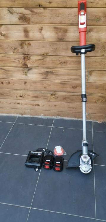 BLACK & DECKER GRASTRİMMER MET 2 STUK 36 VOLT LİTHİUM BATTER, Ophalen of Verzenden, Zo goed als nieuw