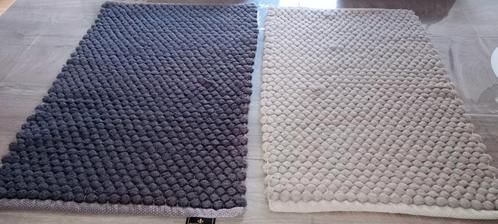 Twee bad matjes, Huis en Inrichting, Badkamer | Badtextiel en Accessoires, Zo goed als nieuw, Ophalen