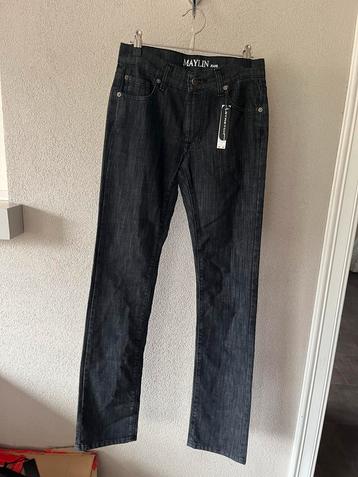 Kleine partij nieuwe dames jeansbroeken, 22 stuks €3,- beschikbaar voor biedingen