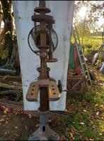 Très vieille foreuse industriel en fonte, Bricolage & Construction, Outillage | Foreuses, Enlèvement