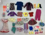 Barbie kleding verzameling accessoires outfits pop vintage, Verzamelen, Verzenden, Zo goed als nieuw, Pop