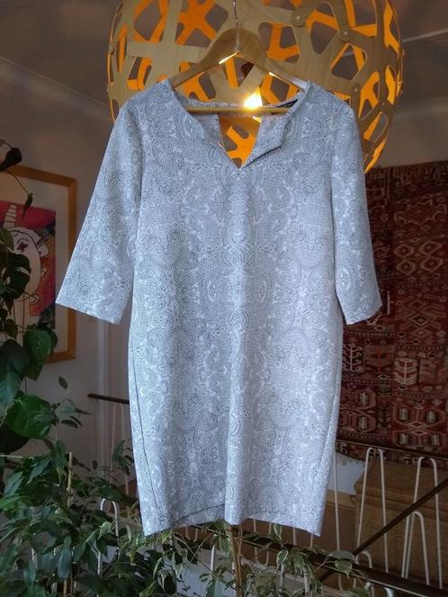 nieuw  🌟 Mango elegante jurk met artistiek design, mt M, Vêtements | Femmes, Robes, Neuf, Taille 38/40 (M), Blanc, Longueur genou