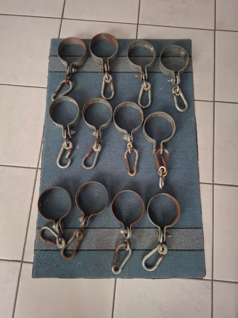 Crochets pour balançoires, Utilisé