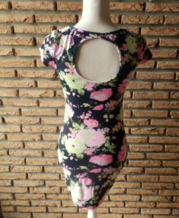 (72) -robe femme t.34 noir rose et jaune - 