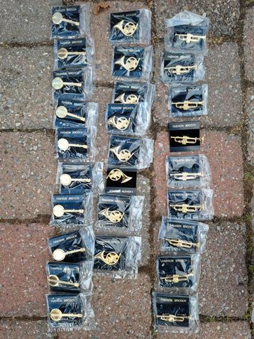 broches muziekinstrumenten 27 stuks beschikbaar voor biedingen