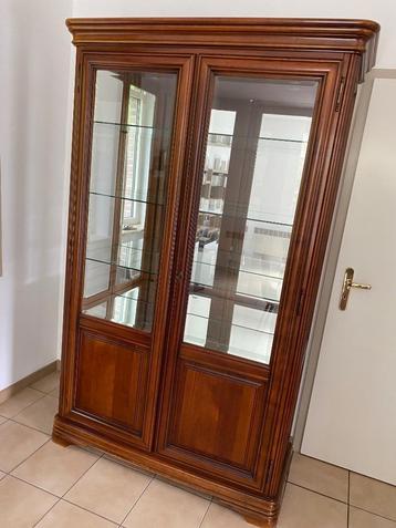 Prachtige vitrinekast in kerselaar hout en glas (met spots), Avec porte(s), Comme neuf, 100 à 150 cm, Enlèvement
