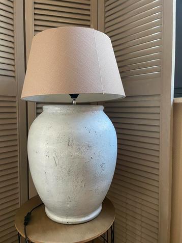 Grote lamp beschikbaar voor biedingen