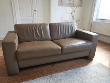 2 sofas (leder) beschikbaar voor biedingen