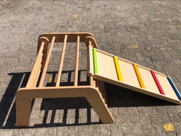 Houten klimrek beschikbaar voor biedingen