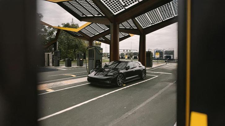 Porsche Taycan 4S Sport Turismo met Sportdesign Pack, Auto's, Porsche, Particulier, Taycan, 4x4, Achteruitrijcamera, Adaptieve lichten