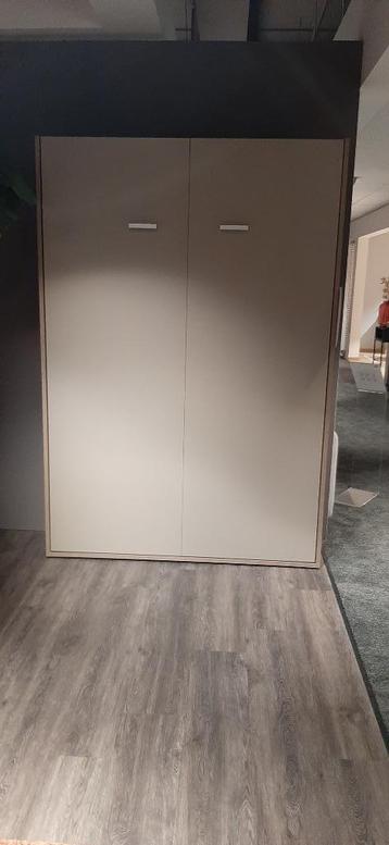 Opklapbed beschikbaar voor biedingen
