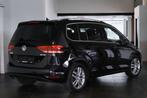 Volkswagen Touran 2.0 TDi 150pk Highline Pano LED Keyless Ga, Te koop, 1552 kg, Gebruikt, 5 deurs