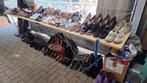 Laarzen en schoenen., Ophalen