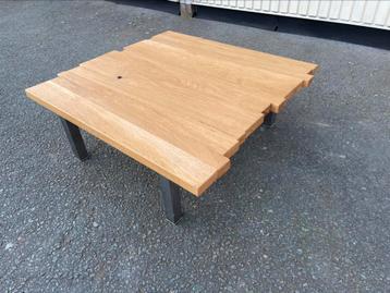Table basse UNIQUE en cheine et pieds en acier brossé  beschikbaar voor biedingen