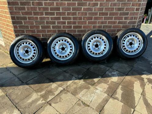 Nieuwe plaatmetalen velgen met winterband (205/60R16 92H), Auto-onderdelen, Banden en Velgen, Banden en Velgen, Winterbanden, 16 inch