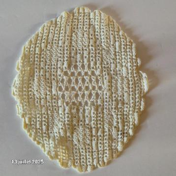 Handgemaakte gehaakte kleine kanten placemat beschikbaar voor biedingen