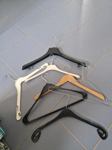Kleerhangers beschikbaar voor biedingen
