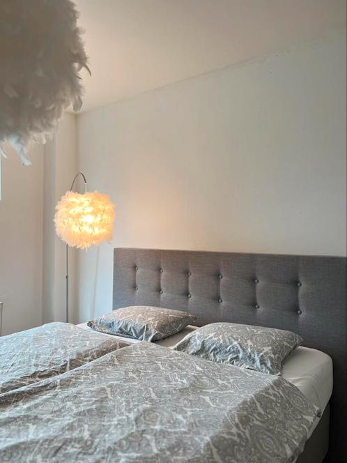 Lit double avec tête de lit en tissu gris (sans matelas), Maison & Meubles, Chambre à coucher | Lits boxsprings, Utilisé, Gris